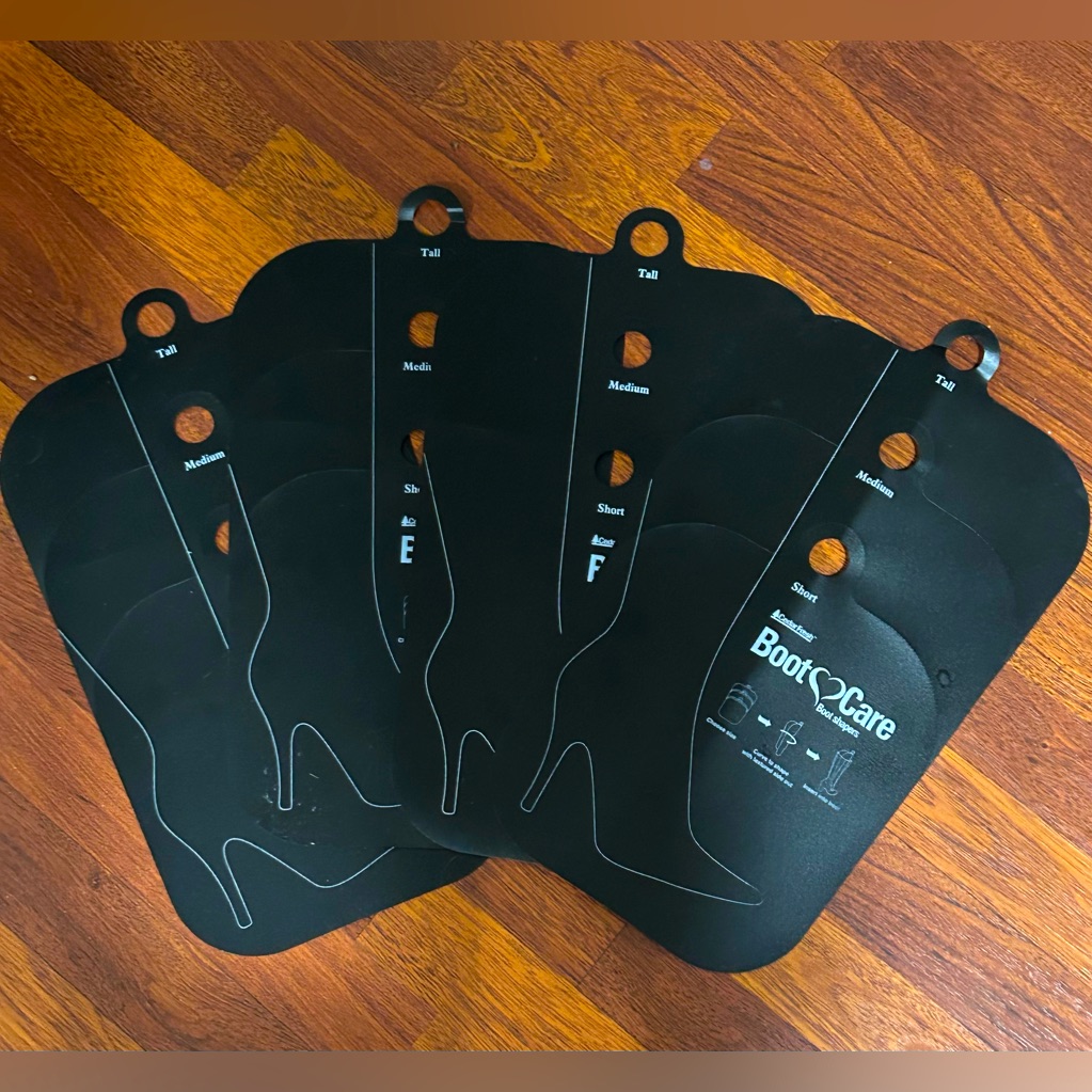 Plastic Boot Shape Inserts - 2 Pack